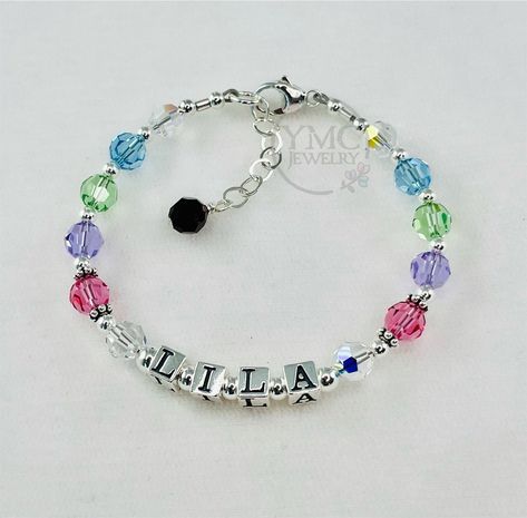 Dies ist ein wunderbares Geschenk für ein Baby Segen, Taufe, Duschgeschenk, Geburtstagsgeschenk, Taufe, Blumenmädchen. Dieses schöne Armband wurde mit Sterling Silber Block Bead, rosa, Kristall AB, hellgrün, violett, aqua und rubinroten PRESTIGE Kristallperlen, glatten Sterling Silber Perlen, Sterling Silber Bali Gänseblümchen Rondellen und mit 1 cm verstellbarer Wachskette mit PRESTIGE gemacht Geburtsstein bicone Perle. Gefertigt mit einem Sterling Silber Haken. Die Perlen sind auf Edelstahldraht in Profiqualität (49 Litzen) gezogen, der stark, flexibel, knickfest und langlebig ist. Im Preis sind bis zu 6 Buchstaben enthalten. Jeder weitere Buchstabe kostet etwa 2,50€ Dieses Armband ist perfekt für den Alltag. Ideal für Neugeborene auf. Alle Metallteile bestehen aus massivem Sterlingsilbe Sterling Roses, Silver Name Bracelet, Personalised Baby Bracelet, Bracelets Name, Crystal Names, Bracelet Name, Flower Girl Bracelets, Girl Bracelet