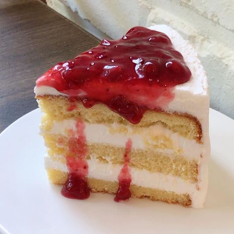 Cake Slice Aesthetic, Yummy Comfort Food, Cake Slice, Kawaii Food, Cake Shop, Sweets Recipes, Reference Photos, Pretty Cakes, Food Obsession