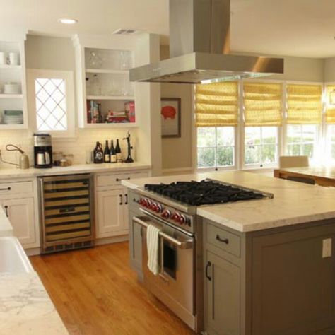 Best kitchens Island Stove, Small Kitchen Countertops, Island With Stove, Kitchen Island With Stove, Best Kitchen Design, Kitchen Island Bench, Kitchen Remodel Cost, Farmhouse Kitchen Remodel, White Kitchen Remodeling