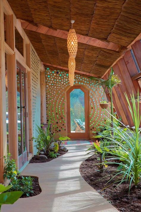 Earthship Design, Earthen Home, Casa Hobbit, Earthship Home, Cob House, Casa Vintage, Earth Homes, Natural Building, Earthship