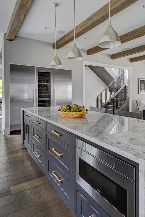 Super Stylish Suburban Kitchen — The Kitchen Studio Hampton Homes, Suburban Kitchen, Kitchen Lighting Design, Kitchen Studio, Suburban House, Studio Kitchen, Cabinetry Design, Island With Seating, Hamptons House