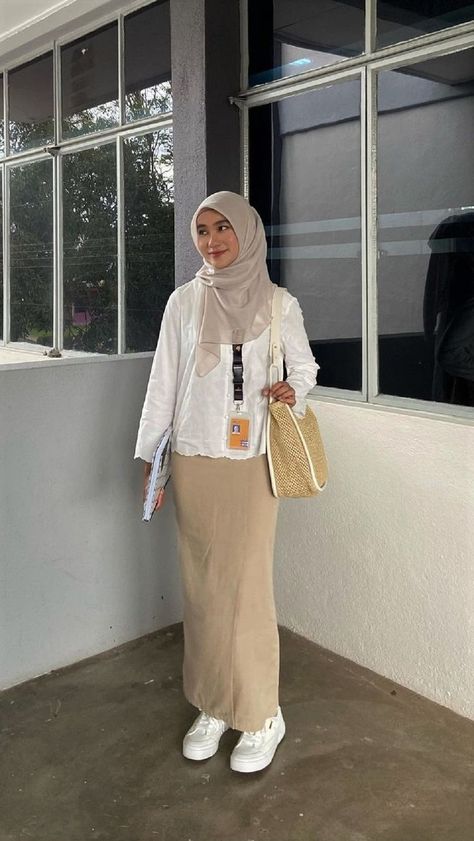 Outfit Campus, Outfit Ngampus, Rok Outfit, Campus Outfit, Casual Work Outfits Women, Modesty Outfits, Everyday Casual Outfits, Muslim Outfits Casual, Hijab Style Casual