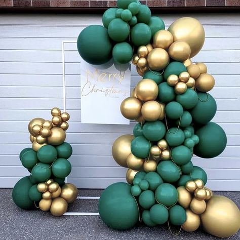 Green Graduation Party, Gold Balloon Arch, Gold Graduation Party, Graduation Party Themes, Party 2023, Gold Backdrop, Balloon Kit, Green Balloon, Big Balloons