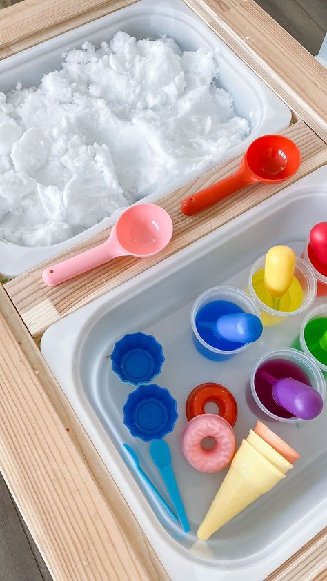 Dropper Sensory Play, Sensory Table Water Play, Learning Sensory Bin, Ikea Sensory Bin, Toddler Sensory Bin Ideas, Flisat Sensory Table Ideas, Ikea Sensory Table Ideas, Water Sensory Table, Ice Sensory Play