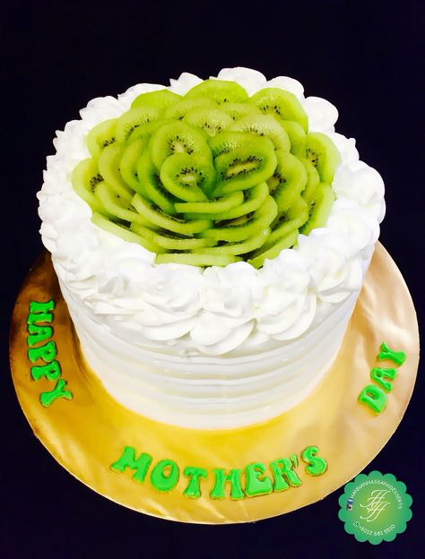 The #ultimate #kiwi #cake with #fresh #kiwis, #kiwi #fruit #filling & #fresh cream Kiwi Cake, Fruit Filling, Kiwi Fruit, Fresh Cream, First Birthday Cakes, Smash Cake, Fruit Cake, Baby Photoshoot, Cake Smash