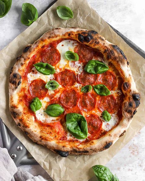 Pizza Recipe Easy, Neapolitan Pizza Dough Recipe, Freeze Pizza Dough, Pizza Dough Ingredients, Pizza Easy, Recipes Pizza, Dough Pizza, Neopolitan Pizza, Pizza Ideas