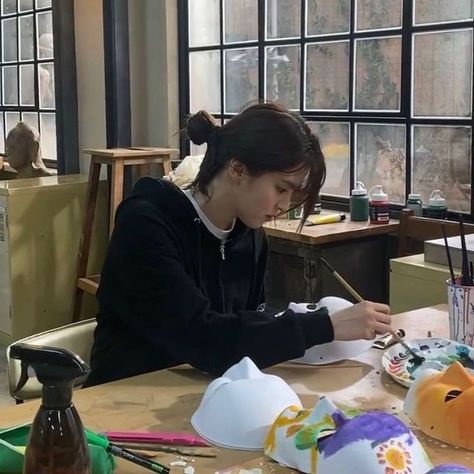 Han So Hee, So Hee, A Woman, Desk, Writing, On Twitter, Twitter