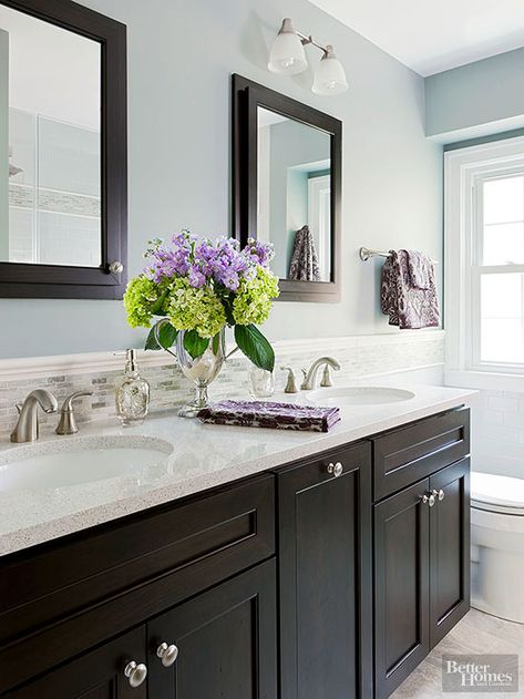 black vanity blue walls Popular Bathroom Colors, Gray Bathroom Walls, Makeover Kamar Mandi, Best Bathroom Paint Colors, Bathroom Color Schemes, Bathroom Paint, Bathroom Paint Colors, Bathroom Color, Upstairs Bathrooms