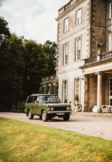 Auto Aesthetic, Film Shoot, American Vans, Suv 4x4, Range Rovers, English Country Style, Range Rover Classic, Slim Aarons, Scottish Castles