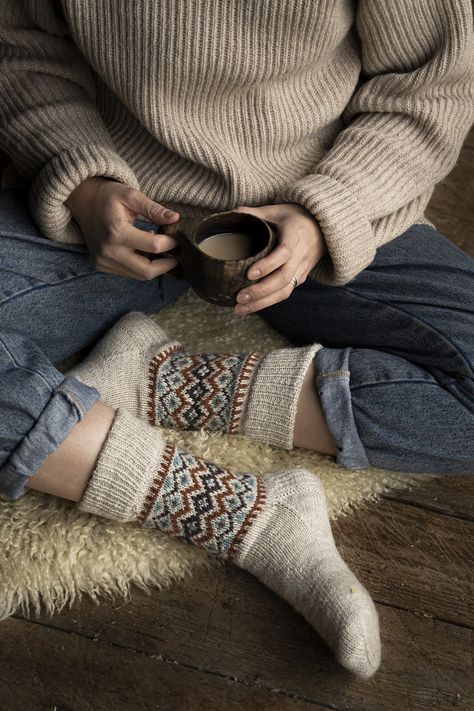 Magic Loop Knitting, Slippers Outfit, Northern Light, Hand Knit Socks, Socks Pattern, Lifestyle Aesthetic, Knitting Patterns Free Cardigans, Sock Knitting Patterns, Wool Slippers