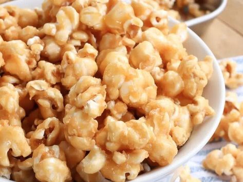 Easy Old School Chewy Caramel Popcorn - NewsBreak Pie With Pecan Crust, Homemade Caramel Corn Recipe, Salted Caramel Pretzel Bark, Caramel Pretzel Bark, Wheat Products, Easy Homemade Caramel, Carmel Popcorn, Homemade Caramel Popcorn, Caramel Popcorn Recipe