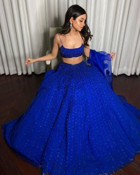 Sunaina Khera, Indian Prom Dresses, Indian Outfits Modern, Indian Bridesmaid Dresses, Sangeet Outfit, Simple Lehenga, Trendy Outfits Indian, Indian Outfits Lehenga, Wedding Lehenga Designs