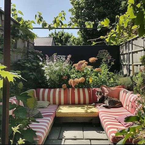 Small Terrace Interior, London Patio Garden, Private Front Garden Ideas, Half Patio Half Grass Garden, Bright Garden Ideas, Cute Backyard Aesthetic, Small Patio Landscaping Ideas, Terraced House Garden Backyards, Garden Room Interiors Ideas