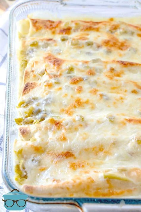 White Chicken Enchilada Recipe, Creamy White Chicken Enchiladas, Enchiladas Easy, White Chicken Enchiladas, Creamy Chicken Enchiladas, Chicken Enchiladas Easy, Enchilada Recipe, Mexican Dinner Recipes, Mexican Meals