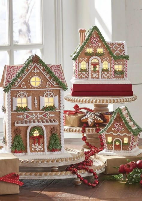 Homemade Gingerbread House, Gingerbread House Designs, Gingerbread Christmas Decor, Gingerbread Village, Raz Imports, Gingerbread House Decorations, Cookie House, Cubby Houses, White Icing