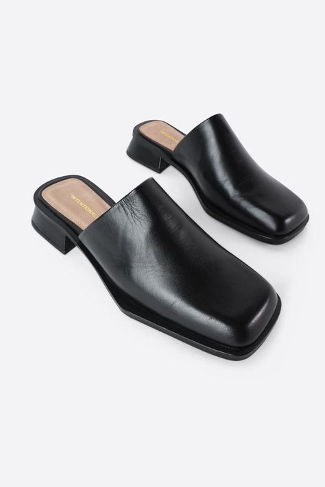 FLUME HEELED SANDAL Black Heeled Mules Outfit, Heel Mules Outfit, Mules Outfit, Black Mule, Heeled Mule, Hip Style, Shoe Inspo, Slip On Mules, Women's Mules