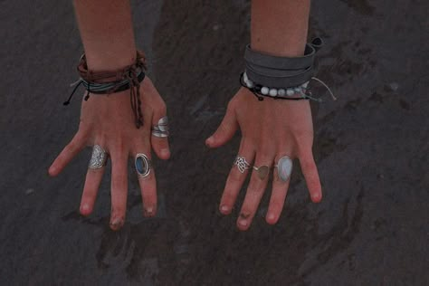 Hands With Rings, The Raven Cycle, Indie Jewelry, Hippie Life, Piercings Jewelry, Funky Jewelry, Hippie Jewelry, Cool Jewelry, Pretty Jewelry