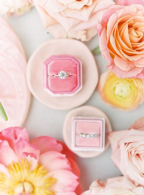 Wedding rings in pink Mrs Box velvet ring boxes. Cavin Elizabeth Photography Hawaiian Wedding Ideas, Mediterranean Style Wedding, Citrus Color Palette, Blue Groom Suit, Modern Velvet Chair, Blue Groom, Tropical Glam, Coral Peonies, Shoe Cake