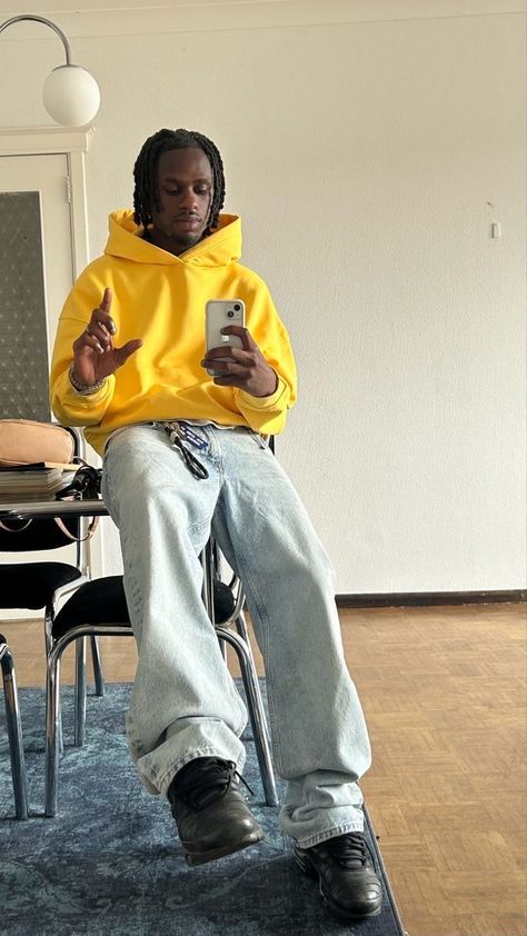 Baggy Pants For Men, Yellow Sweater Outfit, Style Baggy Pants, Y2k Outfits Men, Yellow Streetwear, Hoodie Outfit Men, Business Promo, Guy Fits, Shoes 2023