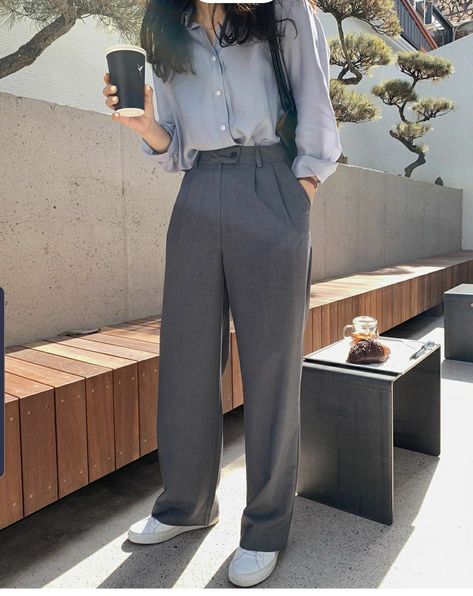 Ootd Korean, Korean Casual Outfits, Korean Girl Fashion, Stylish Work Outfits, Casual Work Outfits, Mode Inspo, 가을 패션, Grey Pants, Business Casual Outfits