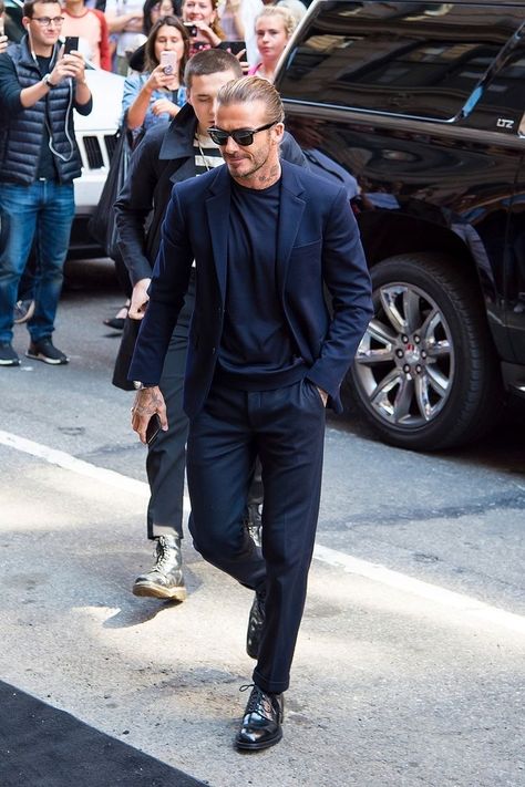 Men’s Classy Outfits, David Beckham Suit, Italian Mens Fashion, Smart Casual Menswear, Shiny Shoes, Smart Casual Men, Mens Fashion Smart, Street Snap, Ideas Photography