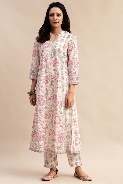 Farida Gupta, Cotton Dresses Online, Angrakha Style, Kurta Patterns, Churidar Designs, Kurta For Women, Indian Designer Suits, Simple Kurta Designs, Designer Kurti Patterns