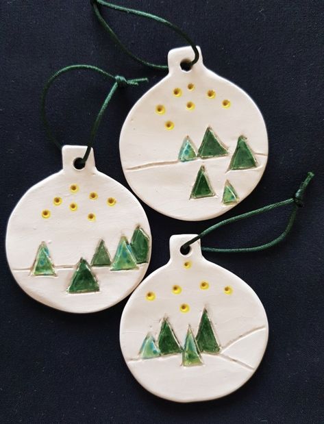 Christmas Crafts Adults, Crafts Outside, Christmas Tree Homemade, Christmas Ornaments Pottery, Crafts Adults, Christmas Decorations Handmade, Salt Dough Christmas Ornaments, December Ideas, Clay Christmas Decorations