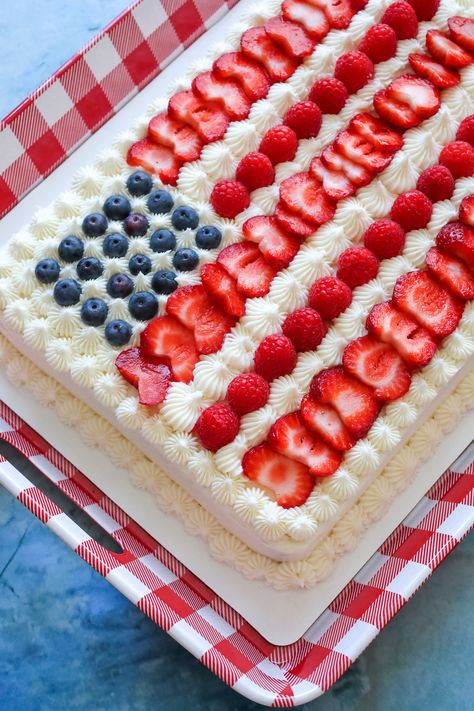 Fourth Of July Cake, Usa Cake, American Flag Cake, Picnic Dates, America Cake, Hangout Ideas, Fourth Of July Cakes, American Cake, Flag Cake