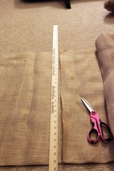 How to Make No-Sew Burlap Curtains I will be doing this for the bedroom. No bling, just good ole burlap..well maybe a tie back! Primitive Curtains, Burlap Projects, Ikea Curtains, No Sew Curtains, Burlap Curtains, Drop Cloth Curtains, Shabby Chic Curtains, Diy Burlap, Farmhouse Curtains