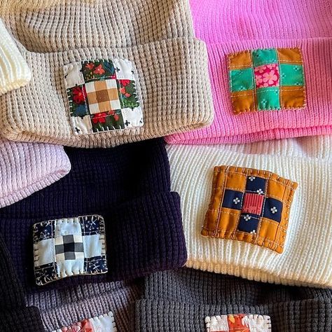 Maureen Cracknell on Instagram: "Early last month, before I knew I’d be able to work on reopening my shop & studio, I was focused on finishing up several big projects that I had started & then abandoned even before the fire. I love a good post holiday deal, so when a favorite brand’s beanies went on sale I bought a few dozen with this project in mind. The idea was always to work occasionally throughout the warmer months on embellishing each one with a handmade mini quilt patch to have ready to sell throughout fall & winter, but then they sat in a box untouched for well over a year. It turns out, ending these crazy, busy days with slow, intentional hand stitching is perfectly timed, and I’m loving each one. I hope to have them finished for the reopening, as well as online in time for the ho Patchwork Small Projects, Recycled Quilts Ideas, Quilt Upcycle Ideas, Quilt Shorts, Patchwork Clothes Diy, Quilt Upcycle, Maureen Cracknell, Quilt Patch, Upcycle Clothes Diy