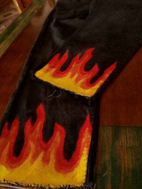 Flame Jeans, Flame Pants, Fire Pants, Fire Painting, Oc Inspo, Look Rock, Jean Large, Painted Jeans, Fire Art