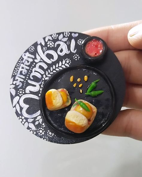 Wada-paav miniature fridge magnet👌🏻 Miniature Mumbai Street food ❤️ #miniaturefood #mumbai #mumbaifoodie #fridgemagnets #indianfood #polymerclayart #artistsoninstagram #artist #smallbusinessowner #ordernow Mumbai Doodle Art, Clay Food Magnets, Food Clay Magnets, Fridge Magnets India, Food Fridge Magnets, Magnet Drawing, Miniature Clay Art Food, Miniature Indian Food Clay, Mumbai Street Food