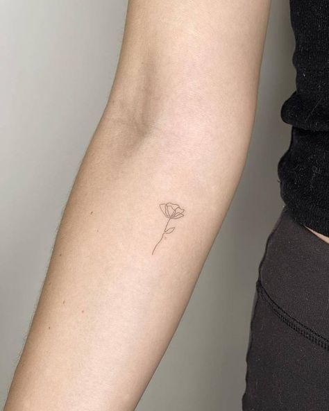 Minimal Tattoo Arm Women, Poppy Tiny Tattoo, Poppy Flower Line Tattoo, Poppy Flower Tattoo Behind Ear, Poppy Linework Tattoo, Mini Poppy Flower Tattoo, Small Poppy Tattoos, Micro Poppy Tattoo, Dainty Flowers Tattoos