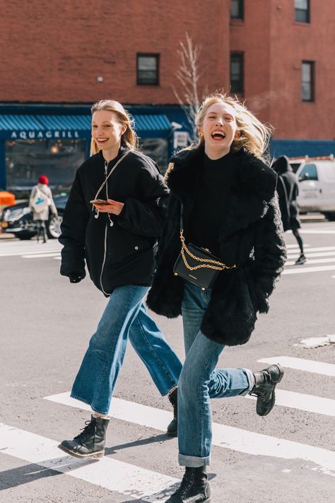 “The flood is over and the land is dry, why are you wearing your pants so high?”  This season, boots are getting the recognition they deserve with high-water pants on trend.  Cropped denim and slacks are comfortable and versatile.  You can wear them to work or window shopping.  Here’s how we’re doing it for Fall (and well into 2019). High-Water … Moda Denim, Collage Vintage, Trendy Swimwear, Looks Street Style, Outfit Trends, Street Style Winter, Winter Outfits For Work, Men Street, Festival Looks