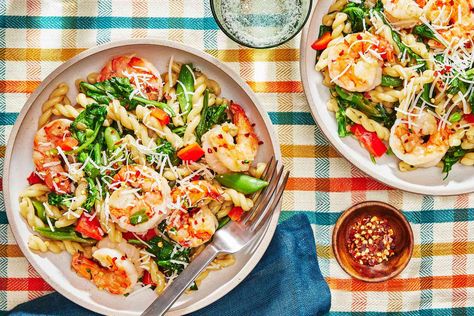 Pasta Primavera With Shrimp Is Light And Veggie-Forward Shrimp Primavera, Shrimp Pasta Primavera, Pasta Primavera Recipe, Colorful Veggies, Light Meals, Pasta Primavera, One Pot Dishes, Recipes Crockpot, Spinach Stuffed Chicken