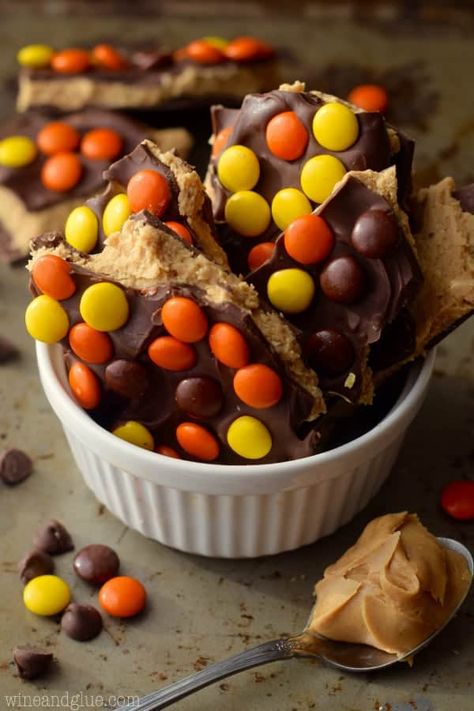 Loaded Reese’s Peanut Butter Cup Bark Cup Pie, Peanut Butter Bark, Reese's Peanut Butter Cup, Chocolate Bark Recipe, Chocolate Chip Cookie Cake, Bark Recipe, Peanut Butter Cup, Reeses Peanut Butter Cups, Reeses Peanut Butter