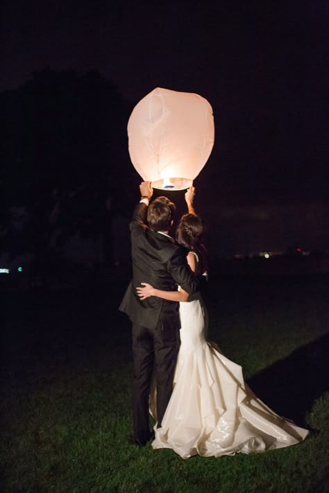 Sky Lantern, White Veil, Sky Lanterns, Cinderella Wedding, Handsome Groom, Wedding Lanterns, Wedding Forward, Wedding Wishes, Dreamy Wedding