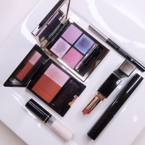 Suqqu Pre-Summer 2024 Collection | Lenallure Makeup Bag Flatlay, Makeup Flatlay, Makeup Palette Photography, Makeup Flatlay Aesthetic, Eyeshadow Palette Photography, Eyeshadow Palette Product Photography, Wayne Goss, Warm Red, Japanese Flowers