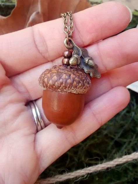 Fairy Candle, Acorn Gifts, Handmade Jewelry Display, Mori Kei Fashion, Fall Hike, Fairy Candles, Acorn Jewelry, Candle Tutorial, Acorn Crafts