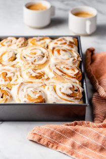 Pumpkin Pie Cinnamon Rolls, Pumpkin Spice Cinnamon Rolls, Overnight Cinnamon Rolls, Cinnamon Roll Recipe Homemade, Cinnamon Pumpkin, Homemade Pumpkin Spice, Pumpkin Cinnamon Rolls, Pumpkin Cream Cheeses, Fall Breakfast