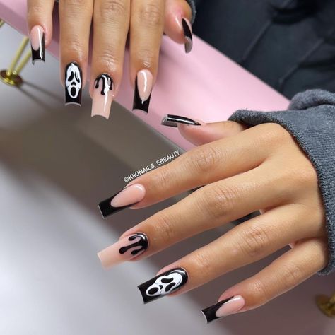 Black French Tip Scream Nails, Scream Nails Black, Easy Ghostface Nails, Nail Ideas Hollowen, October Almond Nails Ideas, Halloween Nails Creepy, Beginner Gel X Design, Square Acrylic Nails Halloween, Black French Halloween Nails