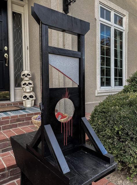 Diy Cardboard Guillotine, How To Make A Guillotine, Diy Halloween Candy Bowl, Halloween Candy Bowl Ideas, Diy Guillotine, Halloween Guillotine, Jen Woodhouse, Stair Rug Runner, Halloween Candy Bowl