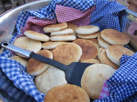 This recipe for Belizean Johnny Cakes is tried and true. It will result in the nice hot, crusty, johnny cakes. Enjoy! Belizean Recipes, Johnny Cakes Recipe, Belizean Food, Belize Recipes, Central American Food, Trip To Belize, Johnny Cakes, Pork Skin, Belize Barrier Reef