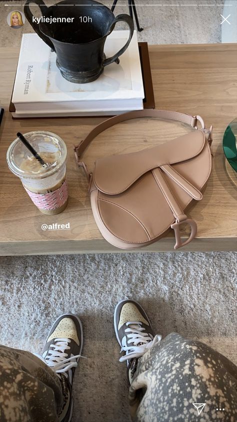 Kylie Jenner Purses, Kylie Jenner Shoes, Kylie Jenner Bags, Kylie Jenner Closet, Kylie Style, Kylie Travis, Trajes Kylie Jenner, Bag Closet, Kylie Jenner Look