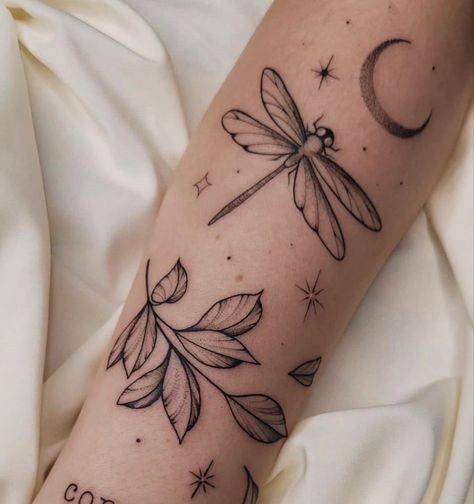 Earthy Tattoos, Shiva Tattoo Design, Tasteful Tattoos, Pretty Tattoos For Women, Stylist Tattoos, Tattoo Style Drawings, Dragonfly Tattoo, Minimalist Tattoos, Discreet Tattoos