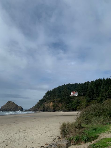 #coastal #coastalhome #oregon #oregonroadtrip #aesthetic #roadtrip #lighthouse #beach #pinterest #aesthetic Oregon Aesthetic House, House In Oregon, Portland Oregon Homes, Oregon Coast House, Portland Oregon Aesthetic, Portland Aesthetic, Oregon Coast Aesthetic, Oregon Houses, Aesthetic Roadtrip