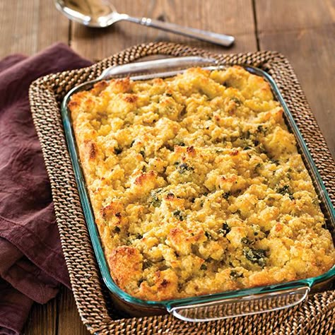 Cornbread Dressing Paula Deen, Homemade Cornbread Dressing, Classic Cornbread, Dressing Recipes Thanksgiving, Philadelphia Torte, Bread Dressing, Cornbread Dressing Southern, Southern Thanksgiving, Dressing Recipes Cornbread