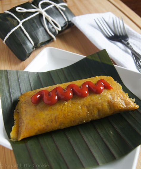 Pasteles en Hoja (Dominican Style Tamales) | SmartLittleCookie.net Authentic Mexican Tamales, Dominican Dish, Dominicano Recipes, Dominican Style, Mexican Tamales, Dominican Food, Authentic Mexican, Latin Food, Caribbean Recipes