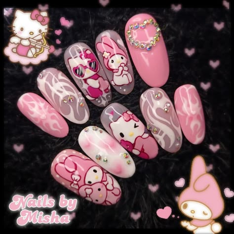 uñas rosas pastel con blanco, con un diseño y2k y mano alzada de la gatita blanca Hello Kitty y la conejita My Melody Hello Kitty Nails Art, Quinceanera Nails, Crazy Nail Art, Magic Nails, Cute Simple Nails, Edgy Nails, Grunge Nails, Kawaii Sanrio, Hello Kitty Nails