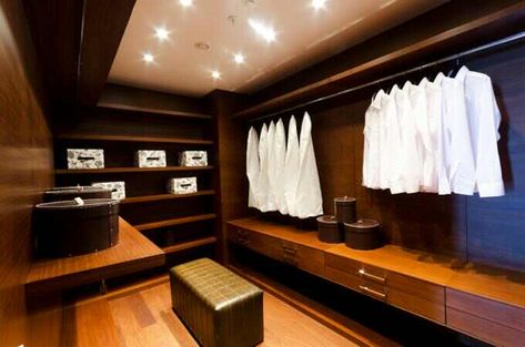 Built In Robes Bedroom For Men, Wardrobes Ideas, Luxurious Walk In Closet, Master Suite Design, Make A Closet, Closet Small Bedroom, Taupe Walls, Closet Built Ins, Dressing Room Closet